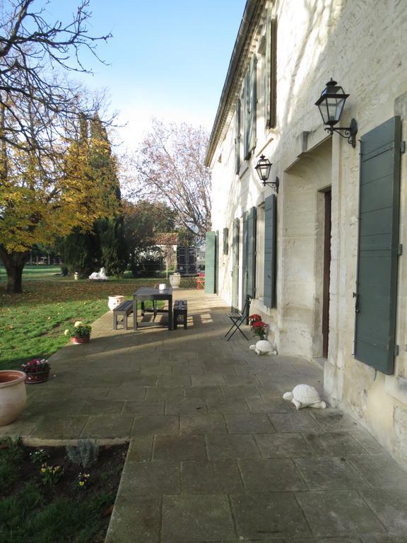 B&B Mas Les Lecques Beaucaire  Room photo