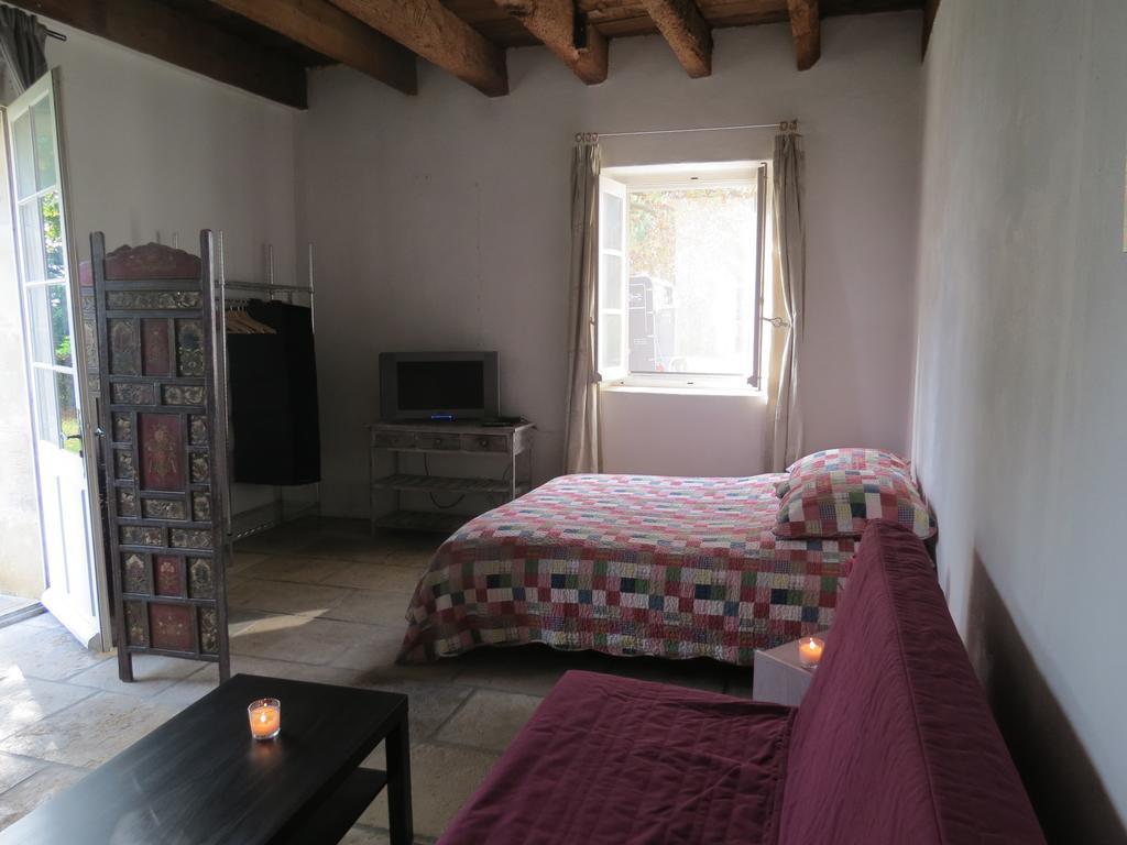 B&B Mas Les Lecques Beaucaire  Room photo