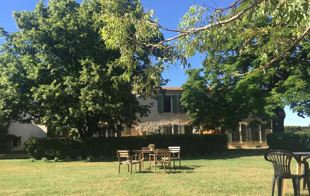 B&B Mas Les Lecques Beaucaire  Exterior photo